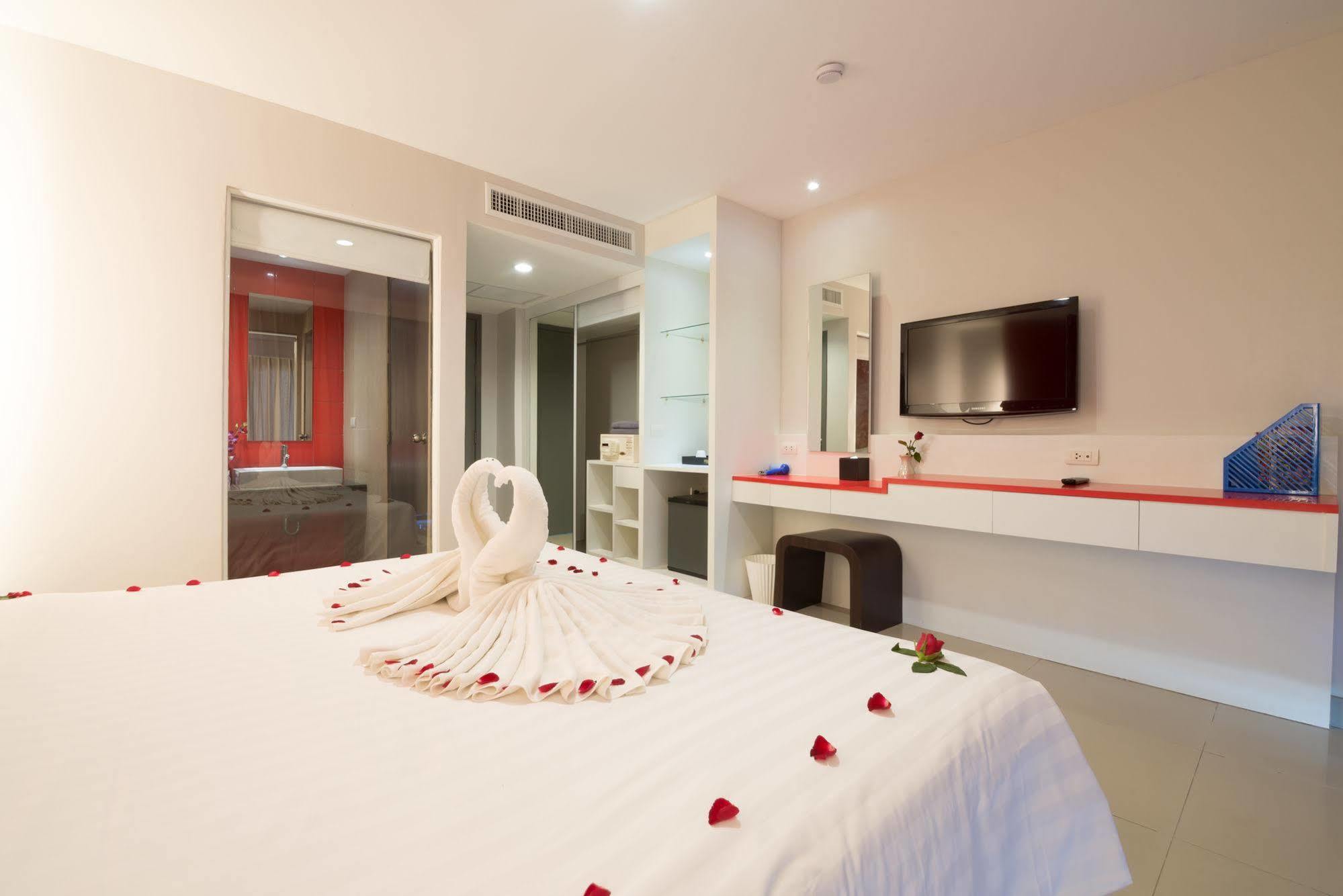 Alfresco Phuket Hotel Patong Exterior foto