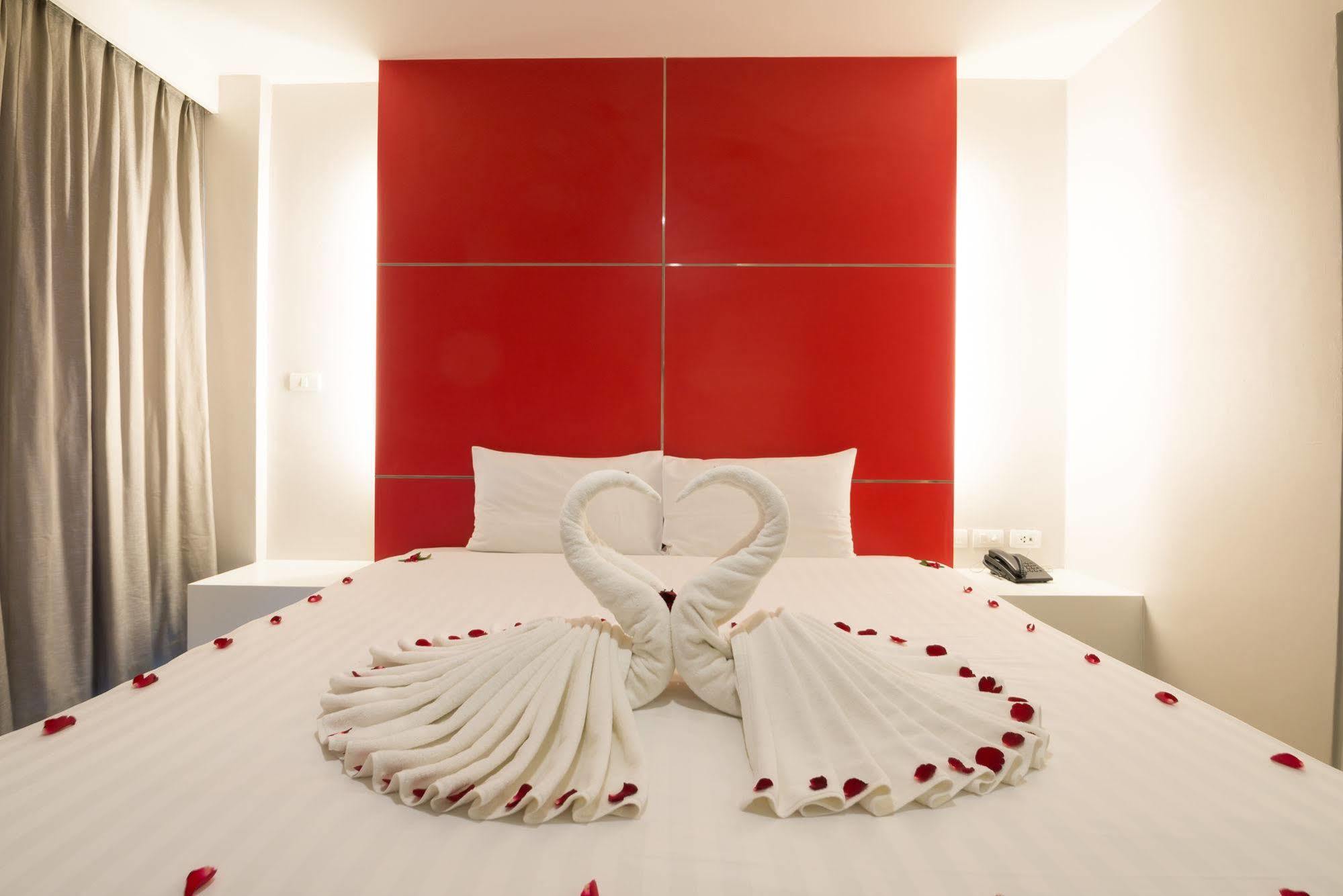 Alfresco Phuket Hotel Patong Exterior foto